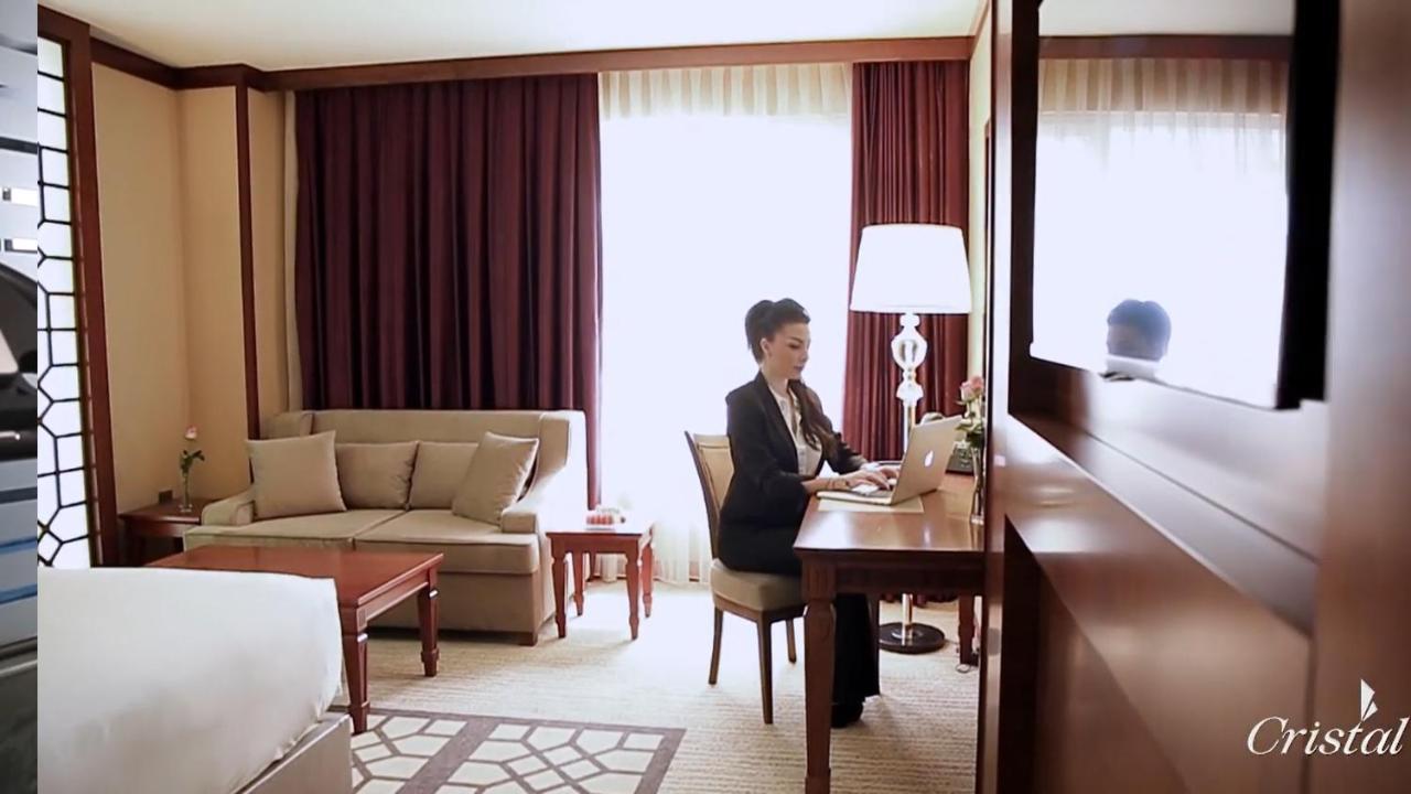 Cristal Erbil Hotel Ngoại thất bức ảnh A hotel room in the Grand Hotel