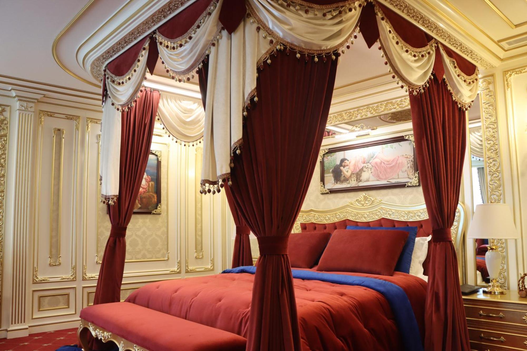 Cristal Erbil Hotel Ngoại thất bức ảnh A bedroom in the Imperial Suite