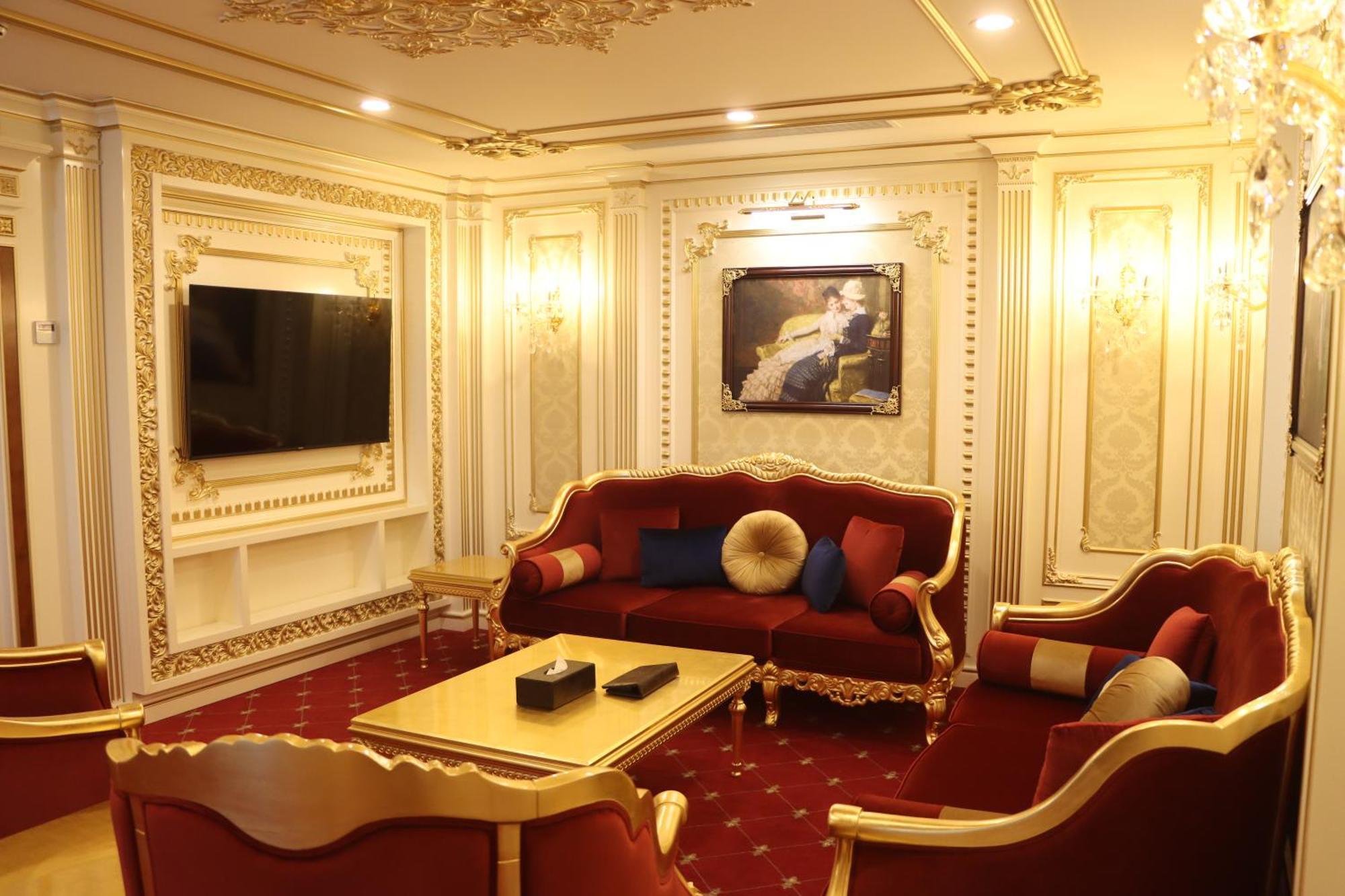 Cristal Erbil Hotel Ngoại thất bức ảnh A living room in the Presidential Suite
