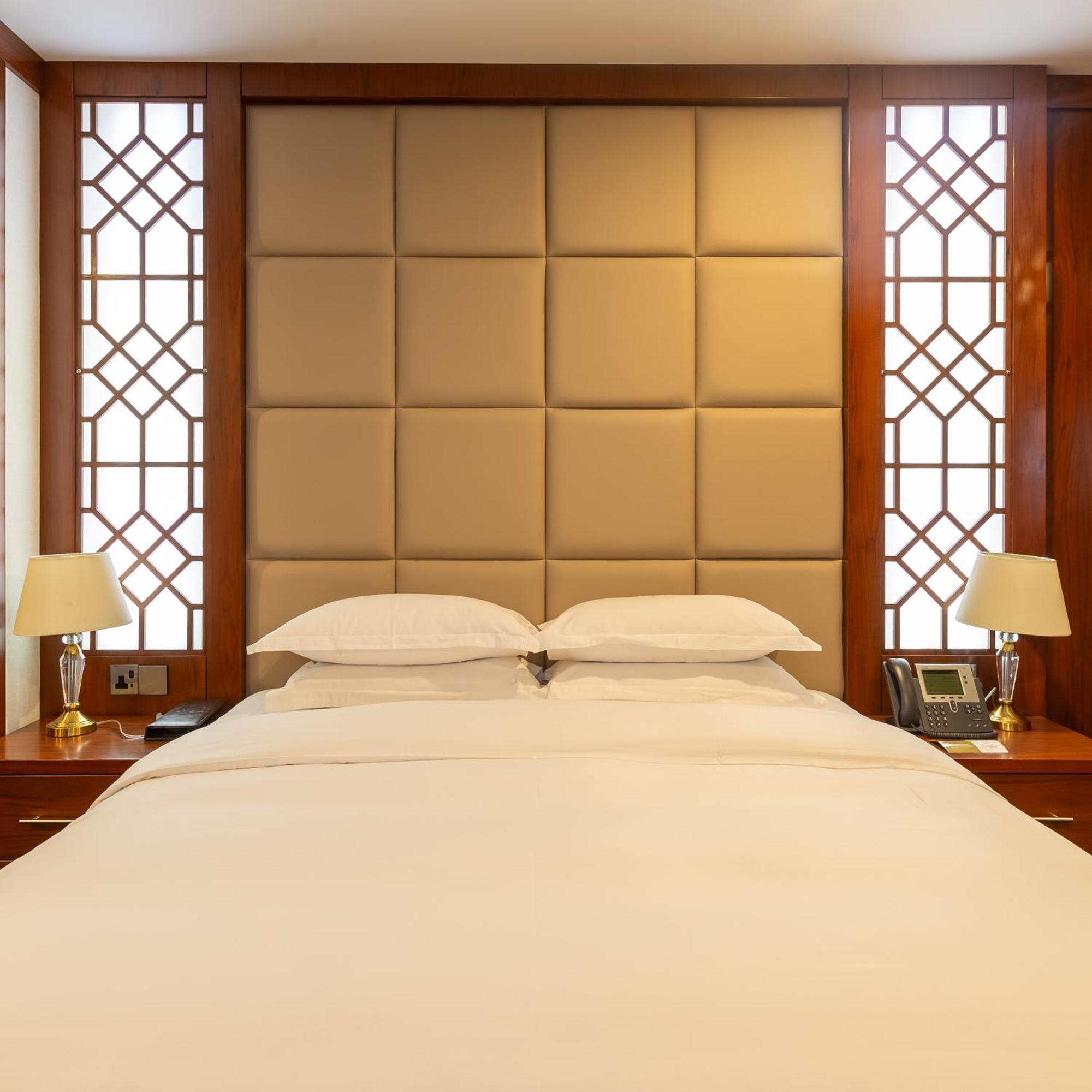 Cristal Erbil Hotel Ngoại thất bức ảnh A bed