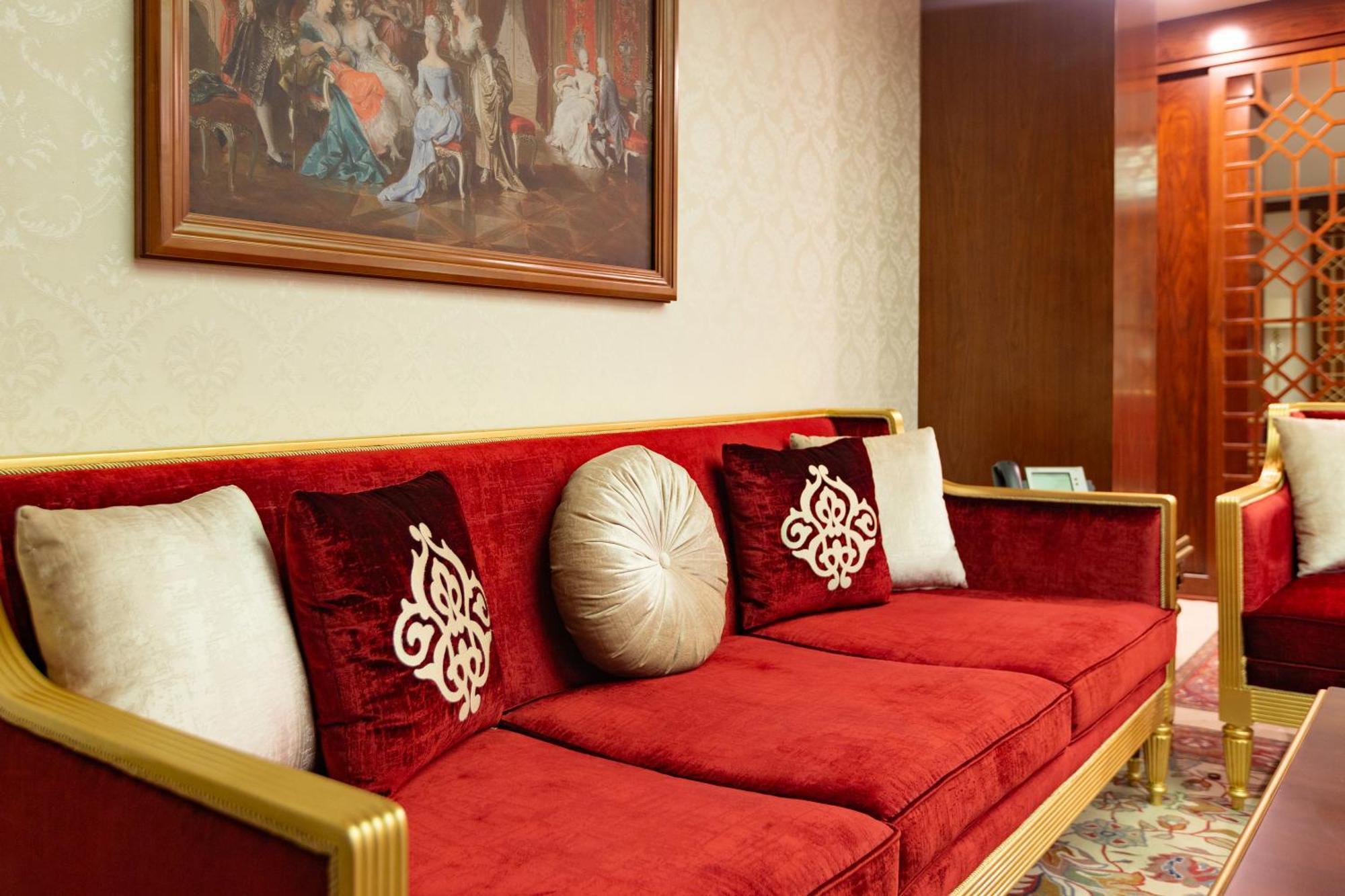 Cristal Erbil Hotel Ngoại thất bức ảnh A sofa