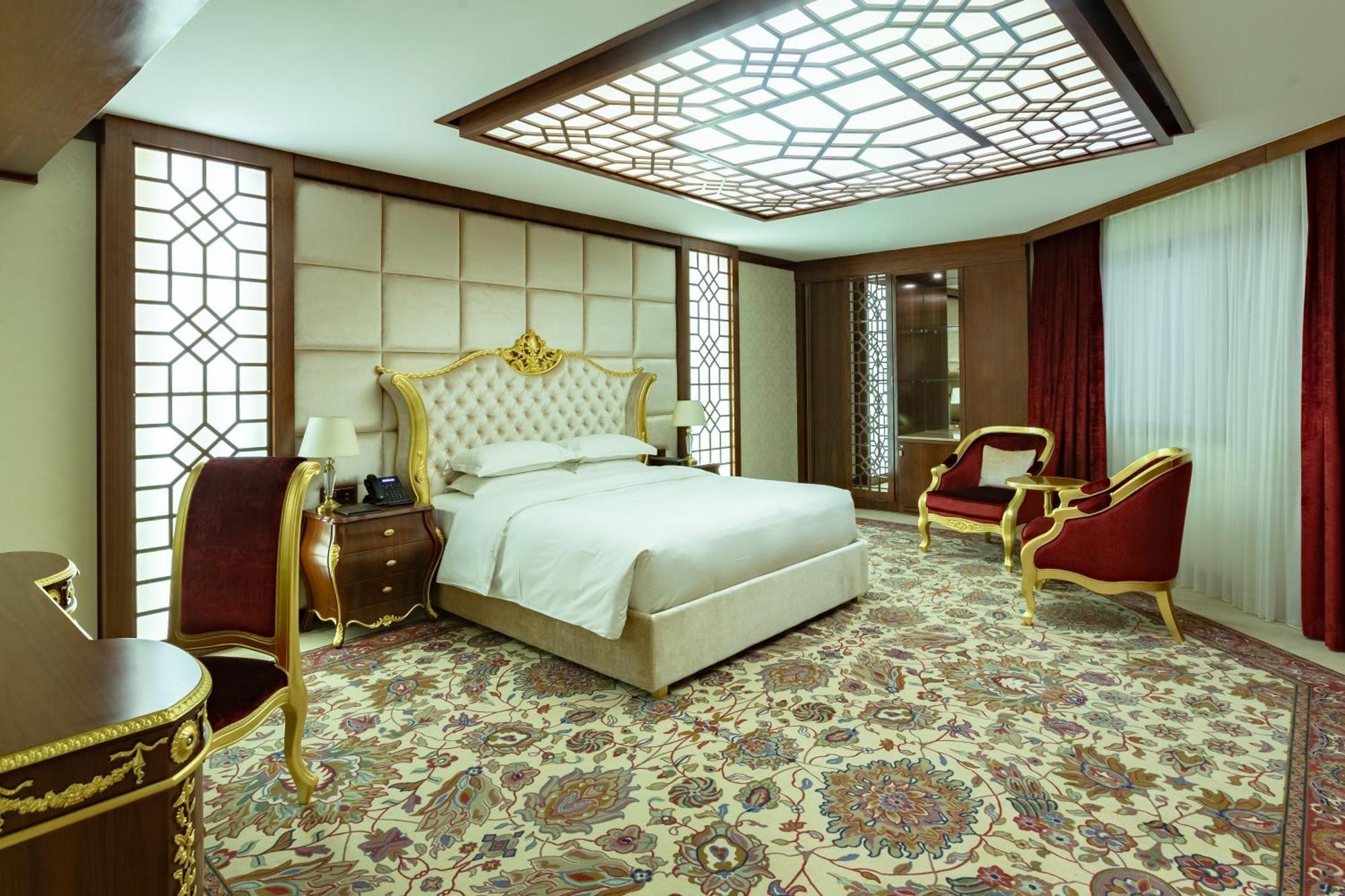 Cristal Erbil Hotel Ngoại thất bức ảnh A bedroom in the hotel