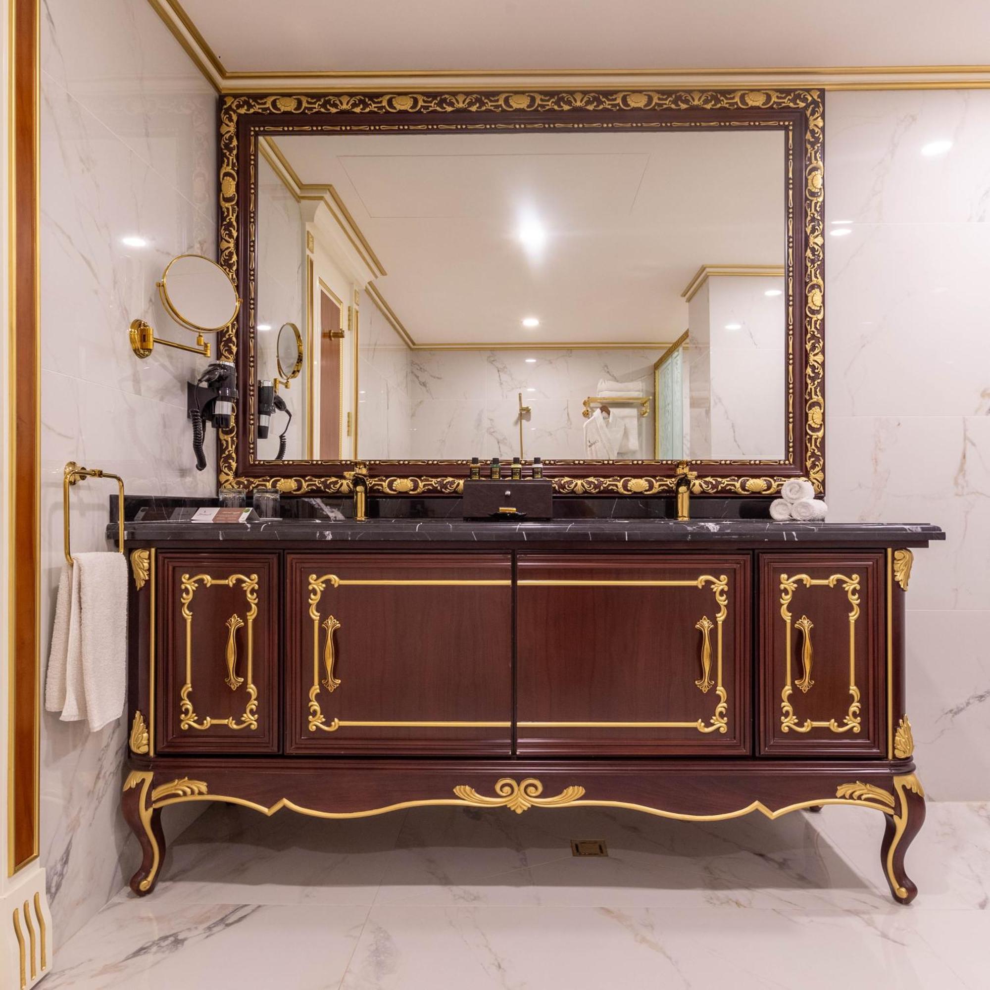 Cristal Erbil Hotel Ngoại thất bức ảnh Bathroom